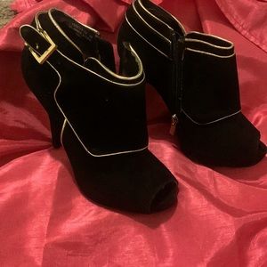 Black and gold heels size 8 1/2